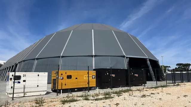 Gerador fornecendo energia a uma estrutura de evento